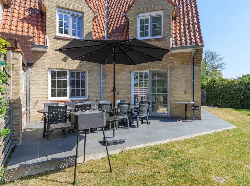 Halfopen villa te koop in de Simli wijk te Nieuwpoort, Louisweg 9. Deze charmante villa met zongerichte tuin is gelegen op slechts 900m van de Zeedijk
