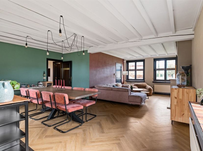 Locatie: <br />
Deze vrijstaande woning is gelegen aan Meerledorp 5 in Meerle, vlakbij de Nederlandse grens en gemakkelijk te bereiken via de E19 en d