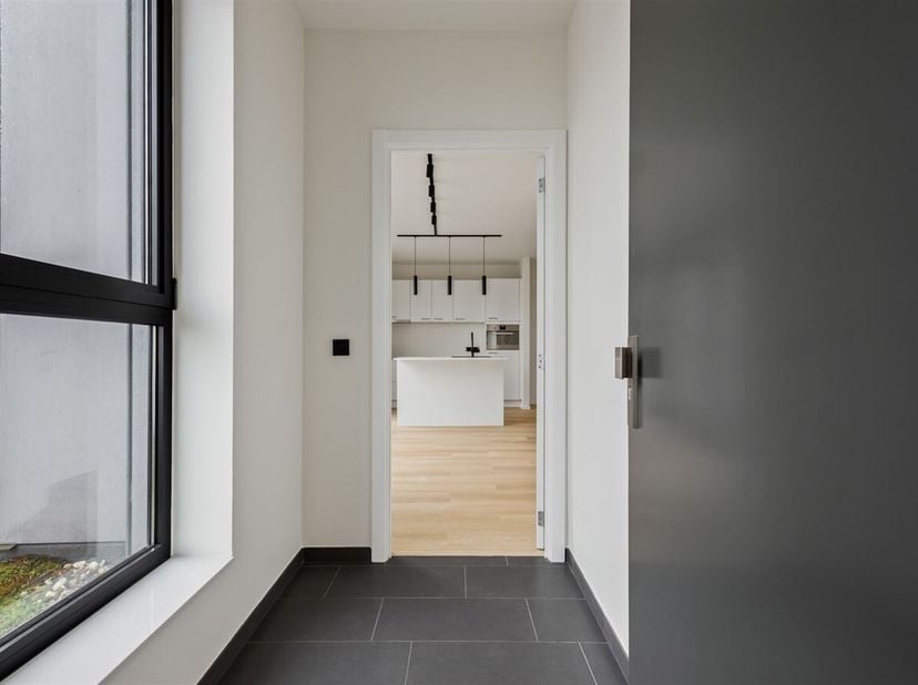Penthouse met 4 slpks en 2 badkamers en 4 staanplaatsen te koop op toplocatie!<br />
Locatie: <br />
Zeer gunstig gelegen penthouse in trendy wijk Ant