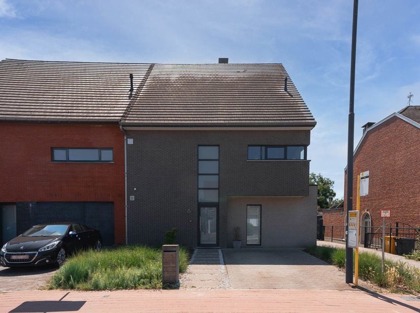 Voor verdere info of een vrijblijvende waardebepaling: pieter.buedts@homixx.be of 016199347.<br />
Ontdek deze uiterst energiezuinige en moderne halfo