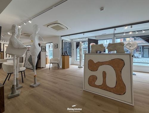                                         Commercieel Gebouw te koop in Tournai, € 340.000

