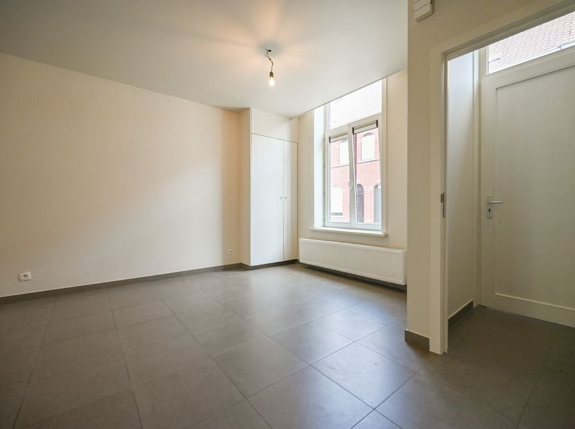 Op zoek naar een instapklare woning met een uitstekende energiescore én een gunstige ligging? Dan is deze charmante woning zeker een bezoek waard. Gel