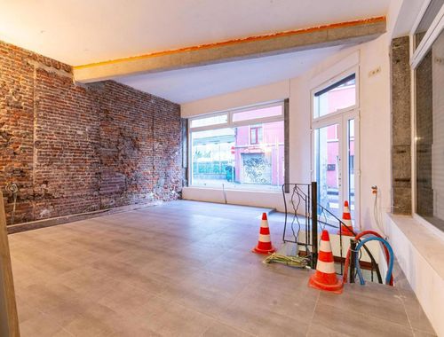                                         Handelszaak te huur in Sint-Gillis, € 1.800
