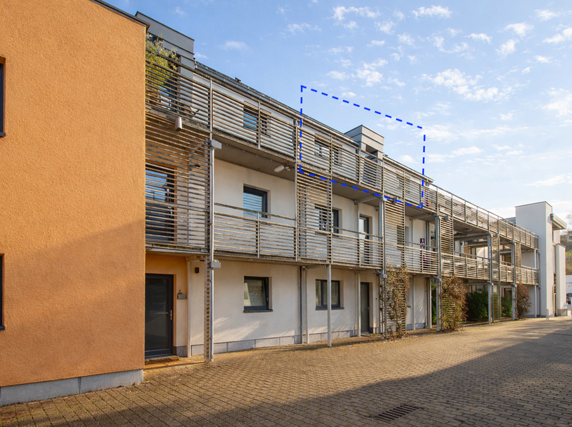 Magnifique appartement (2ème étage) avec terrasse, cave, parking et jardin commun. Superficie hab. 101 m². Situé au 2ème d'un immeuble, construit en 2