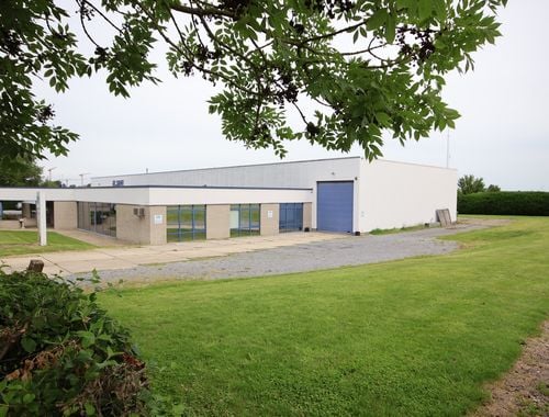                                         Magazijn met bureel te huur in Sint-Truiden, € 3.300
