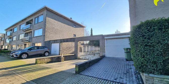 Garage te koop in Marcel Auburtinlaan  56-60 bus 20, 2600 Berchem