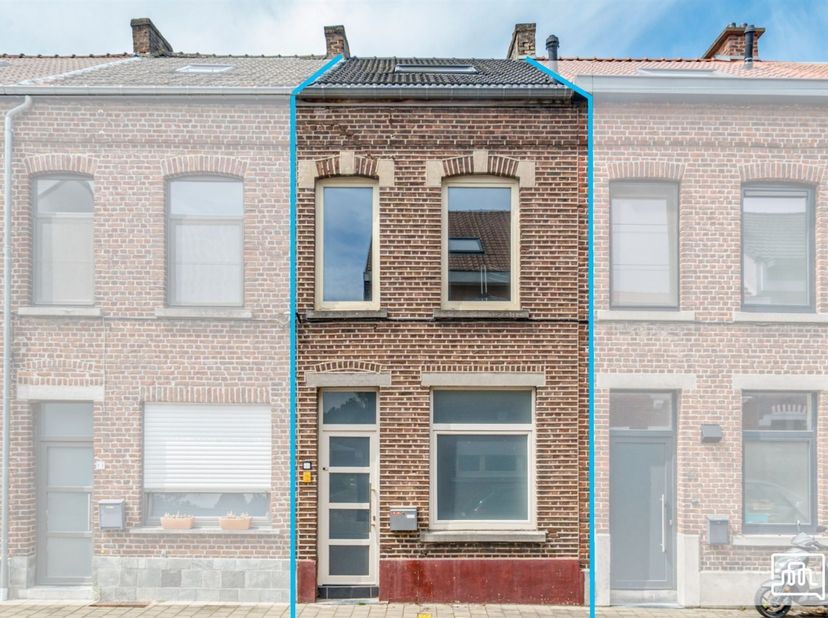 Te koop : Tienen <br />
In de buurt van het station van Tienen en eveneens kortbij het centrum van Tienen met al zijn faciliteiten.<br />
<br />
Ee