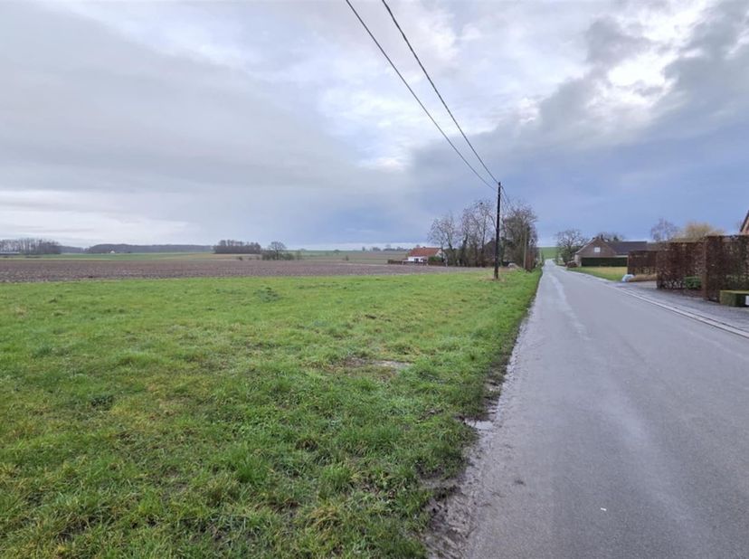 Velaines- Quartier prisé au calme - Très beau terrain à bâtir de 38 ares.<br />
<br />
Il est situé en zone d'habitat à caractère rural. Secteur trè
