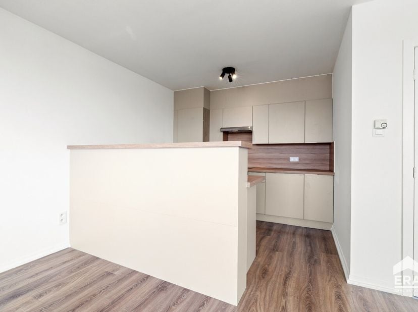 Licht en centraal gelegen appartement met twee terrassen Op zoek naar een appartement met een uitstekende ligging en een prachtig uitzicht? Dit aangen