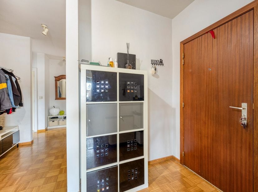 Bent u op zoek naar een interessante investering of een ruim appartement op een toplocatie? Dan is dit appartement in het hart van Zutendaal zeker een