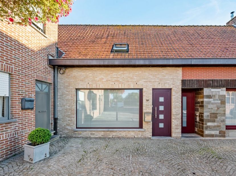 Huis te koop in Sint-Jansplein 5/1,
                    8880 Ledegem