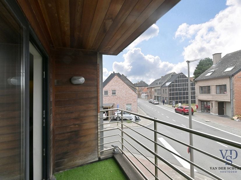 Ruim en lichtrijk appartement, met een aangenaam terras. <br />
Bovendien is er een multifunctionele ruimte die perfect kan dienen als tweede slaapkam