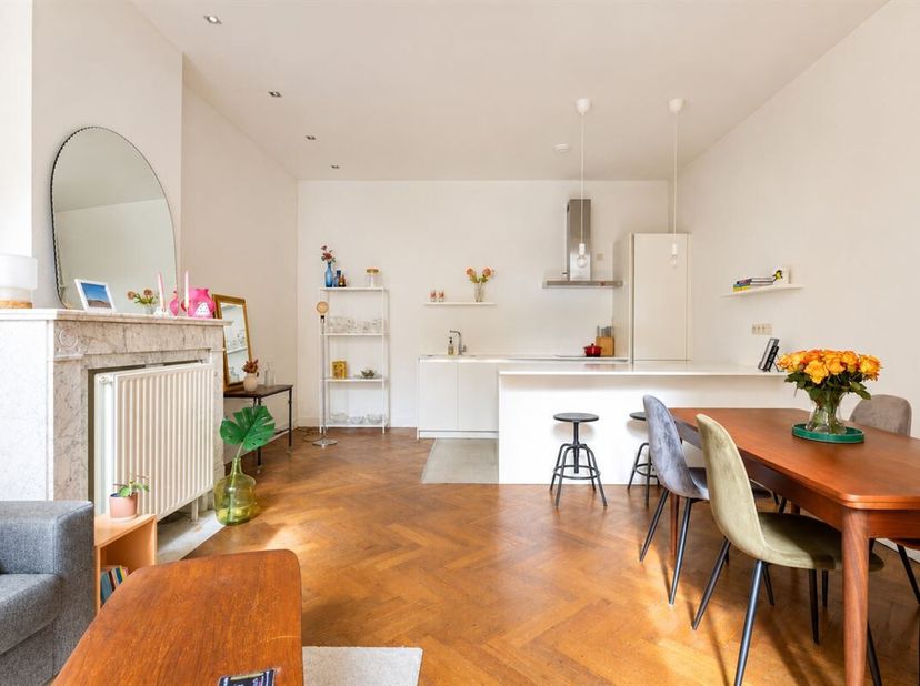 Ce charmant appartement aux allures d'hôtel particulier est situé sur la Mechelsesteenweg, dans le centre-ville d'Anvers. Vivre sur la Mechelsesteenwe