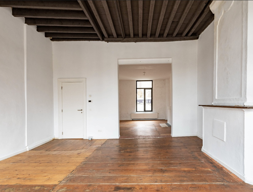                                         Handelszaak te huur in Antwerpen, € 995
