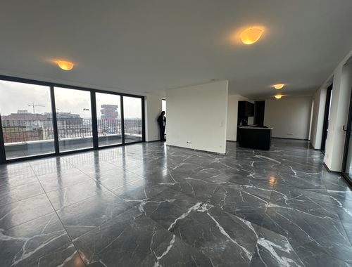                                         Bureaux à louer à Antwerpen, € 2.450
