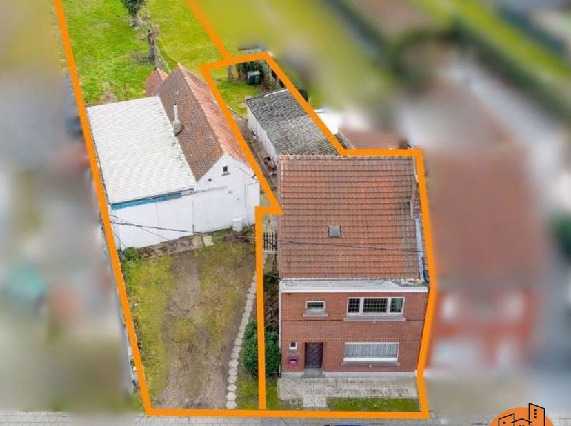 Unieke kans: woning mét extra perceel met ruime garage.<br />
Deze halfopen woning (nr131) wordt verkocht samen met een aangrenzend, afzonderlijk perc