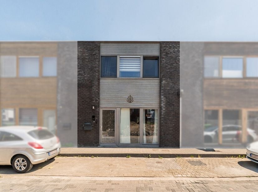 Ligging &amp; indelingDeze woning is gebouwd in 2014, is gelegen in een rustige residentiële straat op een boogscheut van het centrum van Zelzate. Dankzij