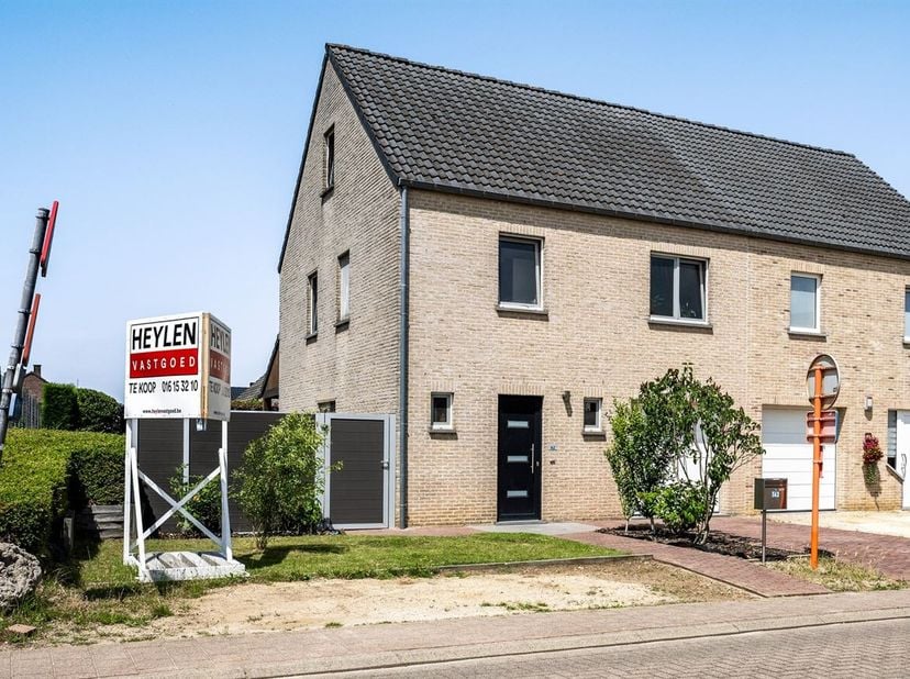 Située dans la Lobbensestraat à Keiberg (Scherpenheuvel-Zichem), cette maison bénéficie d'un emplacement calme et d'un accès facile à Diest, Aarschot,