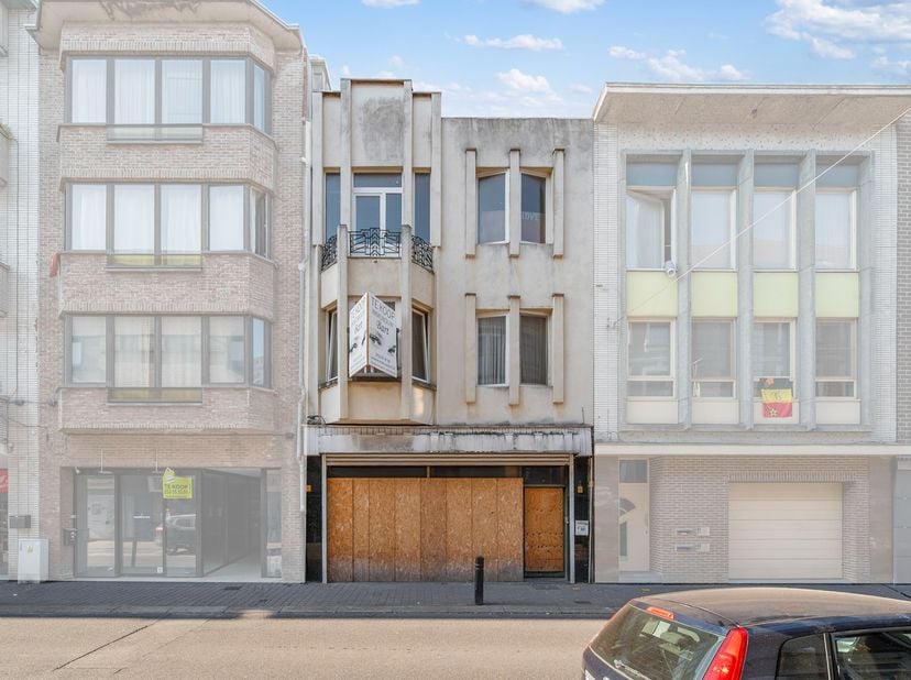 Wonen en werken op één toplocatie? Dit ruime handelshuis in de Ankerstraat biedt het allemaal. Dankzij de royale handelsruimte, aparte kantoorruimte,