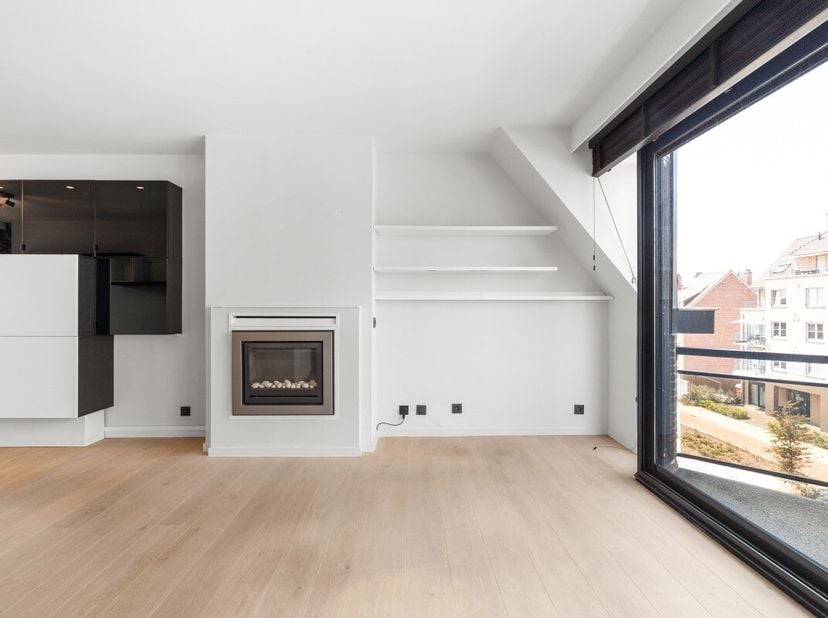 Stijlvol gerenoveerd appartement in Koksijde, centraal gelegen nabij het centrum en openbaar vervoer. Dit appartement combineert een rustige ligging m