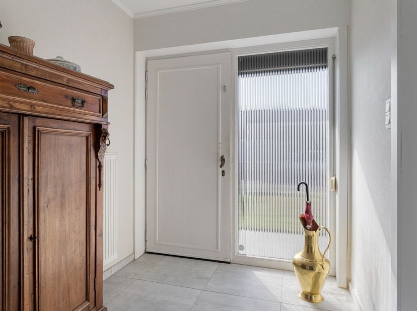 In de Regentlaan in Staden, treffen we deze gerenoveerde en instapklare bungalow op een rustige locatie, in een doodlopende straat doch op wandelafsta