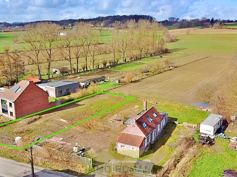 Cette propriété bénéficie d'un emplacement calme et offre une vue magnifique sur les flancs des Ardennes flamandes et le paysage vallonné. Elle est to