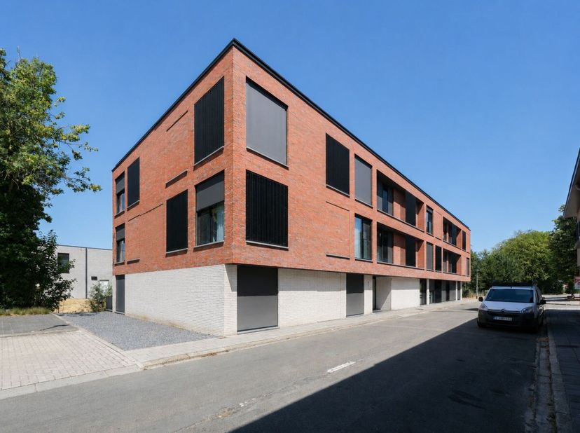 Dit recente assistentie-appartement uit 2018 is gelegen in residentie Coosterveld, een erkende assistentieresidentie in het groene Terkoest (Alken). V