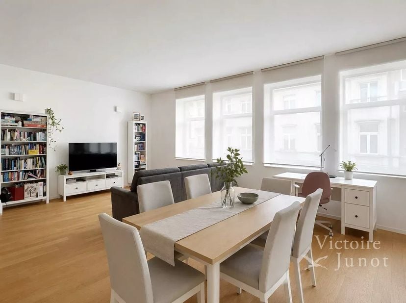 Présenté par Yanis Morsa : 0487 71 46 10 / yanis.morsa@victoire.be<br />
Victoire Junot vous propose à Ixelles, idéalement situé entre la place Flagey