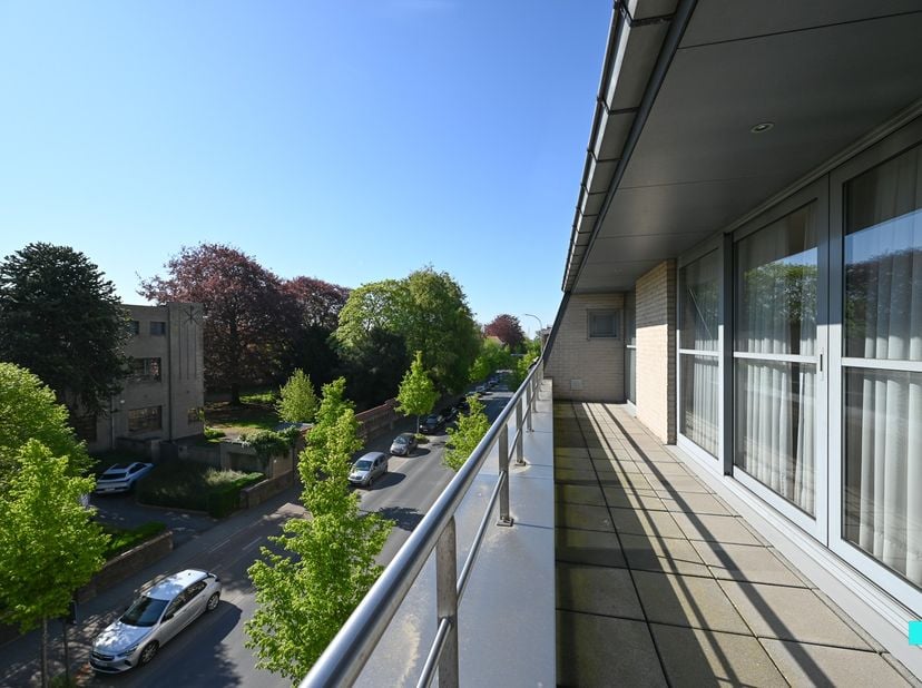 Deze unieke penthouse bevindt zich op de derde verdieping van residentie Retorica en is het enige appartement op deze verdieping, wat zorgt voor maxim