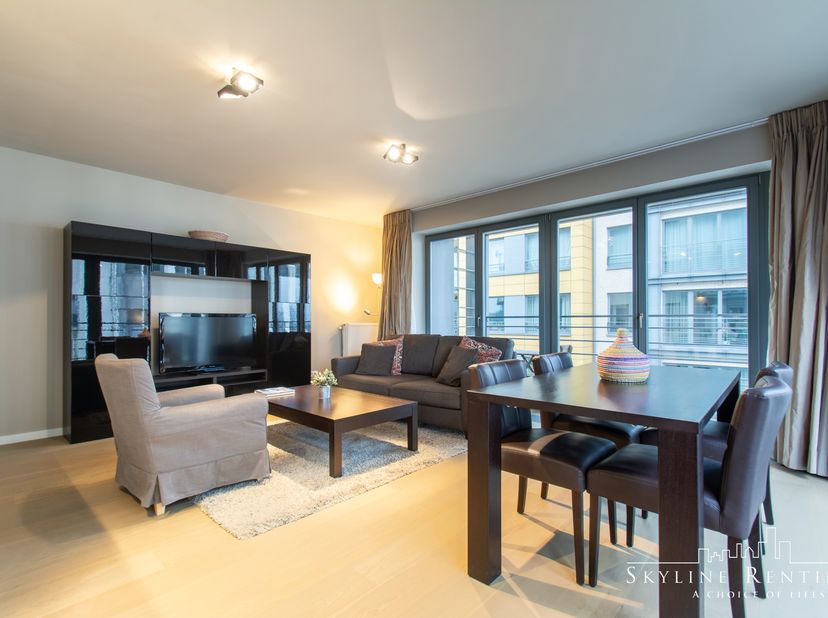 GP C4.2 - Magnifique appartement meublé d’environ 92m² (selon PEB), situé dans un bâtiment récent de 2012 offrant un hall d’entrée avec WC séparé, un