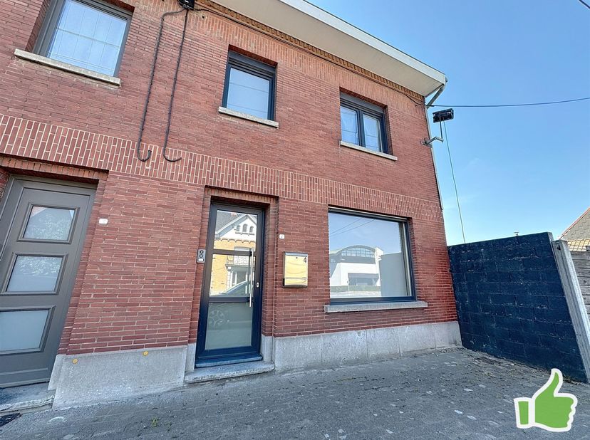 À vendre à Espierres, à seulement 50 mètres de Dottignies, belle maison en parfait état d'entretien, idéale pour une grande famille ou toute personne