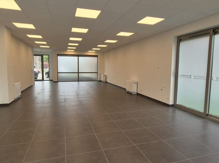Kantoorruimte van 95 m² te huur in Roeselare - Noordlaan 43A<br />
<br />
Deze kantoorruimte combineert comfort en professionaliteit<br />
<br />
idea