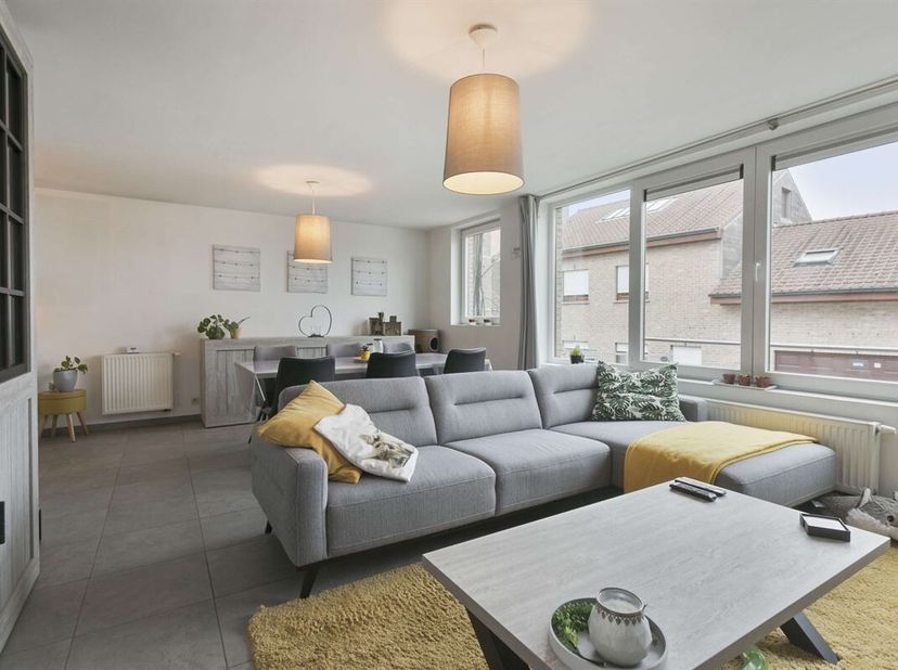 Pour plus d'informations concernant la propriété, veuillez consulter : https://verdegemvastgoed.be/project/22069/vh_assenede_staakstraat-103_101<br />