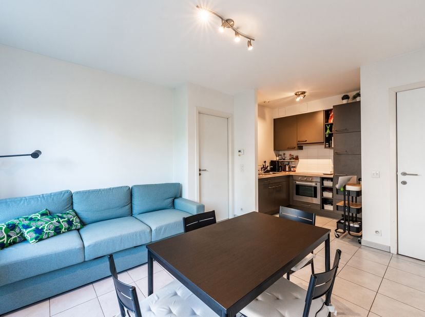 Oudergem – Ideaal gelegen tussen de ULB en Delta, bevindt zich dit prachtige 1-slaapkamerappartement met een bewoonbare oppervlakte van ca. 44 m² en e