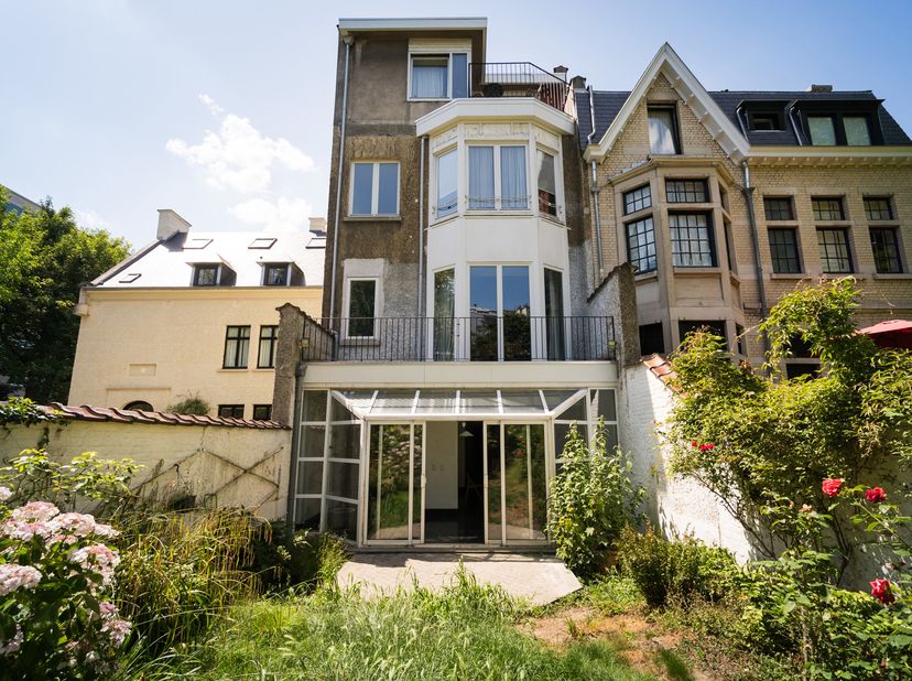 FOREST - à la limite d’Ixelles, Saint-Gilles et Uccle – à proximité de la Place Brugmann, MAISON bourgeoise (6ch/3sdb) de ± 511m² construit (Bruts PEB