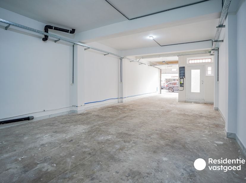 Bedrijfsvastgoed te huur in Torhoutse Steenweg 198,
                    8200 Sint-Andries