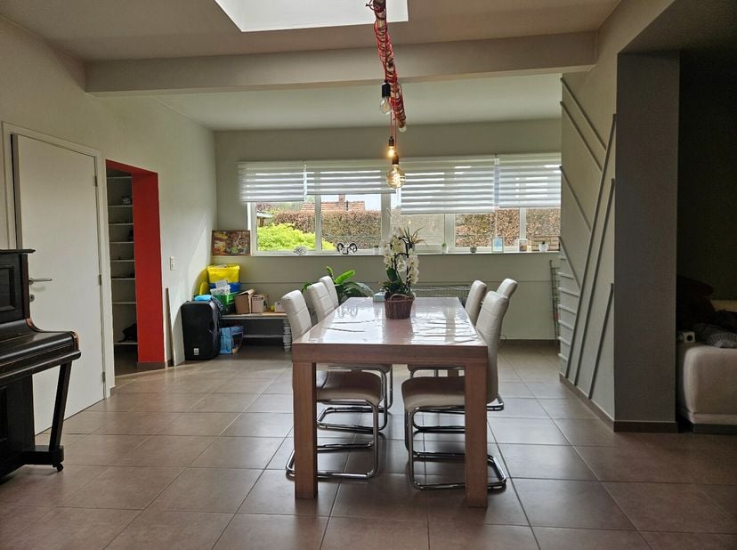 BEZOEK AANVRAGEN ENKEL MOGELIJK VIA VOLGENDE LINK: https://verlinden.mijnhuurprofiel.be/property/f5e89e06-7045-4316-b57b-d3dd20972f7a<br />
Deze gezel