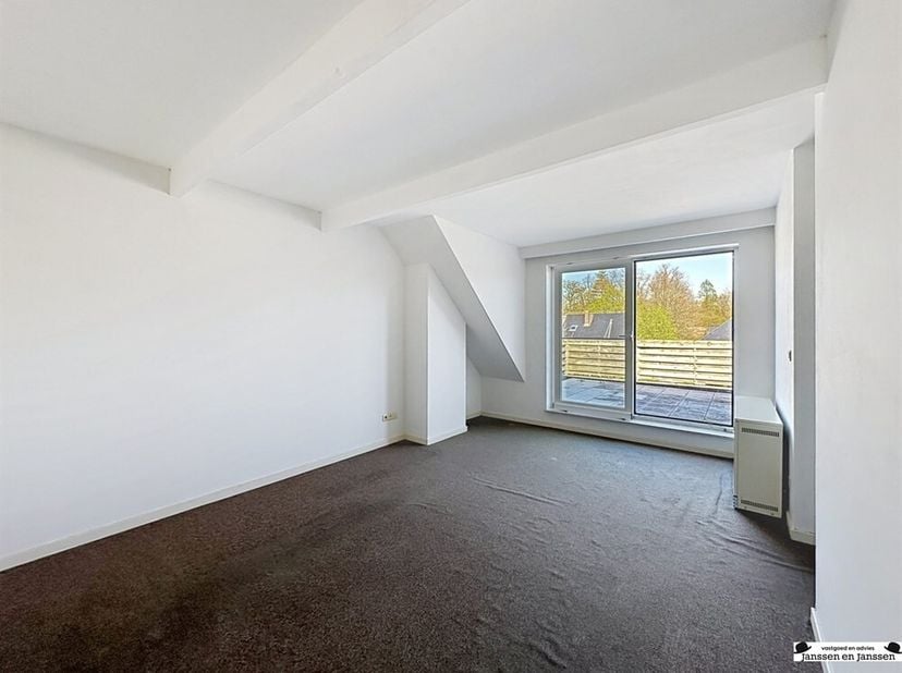 Gezellig dakappartement met groot zonneterras in kleinschalig gebouw<br />
In een verzorgd  gebouw met 5 appartementen bevindt zich dit aangenaam daka