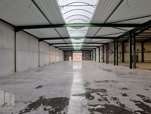                                         Bedrijfsgebouw te huur in Beernem, € 2.780
