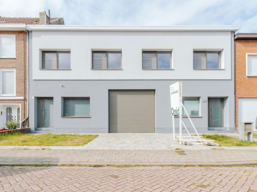 Ontdek deze volledig gerenoveerde en energiezuinige eigendom in het geliefde Boom-Noord – een rustige, kindvriendelijke buurt vlak bij scholen, winkel