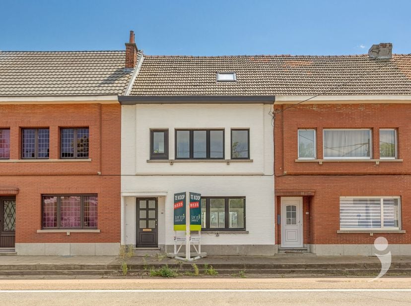 Droom je van een woning die authentieke charme combineert met hedendaags wooncomfort? Dan is deze prachtig gerenoveerde woning in de Diestestraat te S
