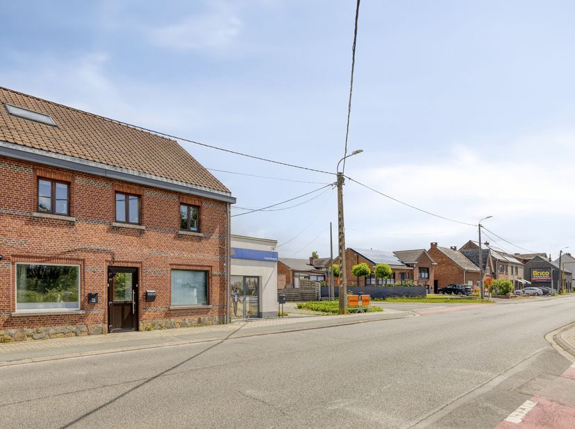 Deze leuke duplex bevindt zich in een kleinschalig gebouw, zonder gemeenschappelijke lasten. <br />
Het appartement bevindt zich op de eerste en tweed