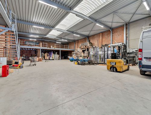                                         Bâtiment commercial à louer à Wevelgem, € 3.000
