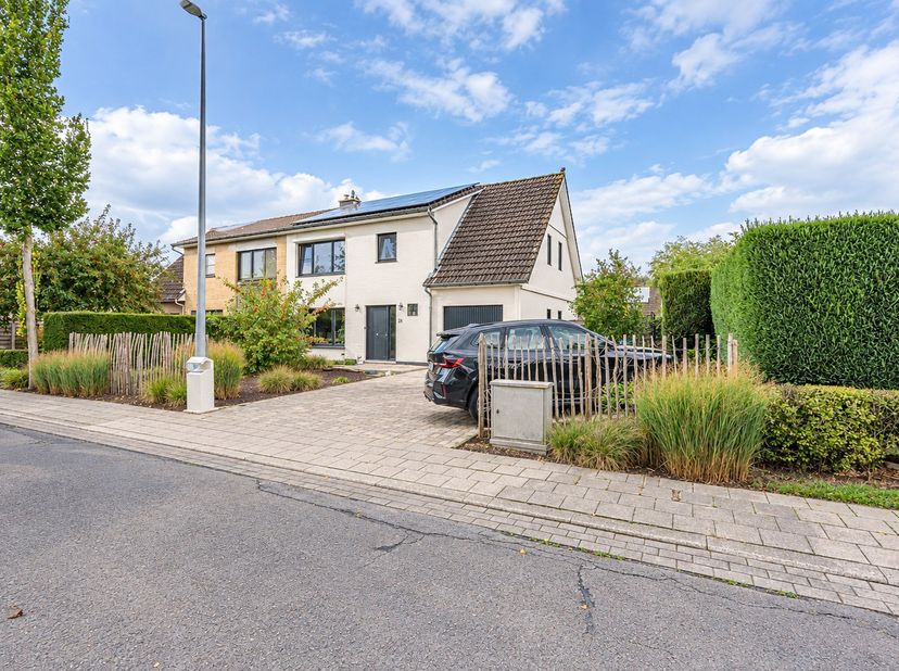 Huis te koop in Graaf van Hoornstraat 21,
                    8020 Oostkamp