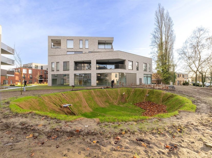 Multifunctionele ruimte van 165 m² met autostaanplaats gelegen in het centrum van Herentals<br />
<br />
<br />
Deze multifunctionele ruimte maakt