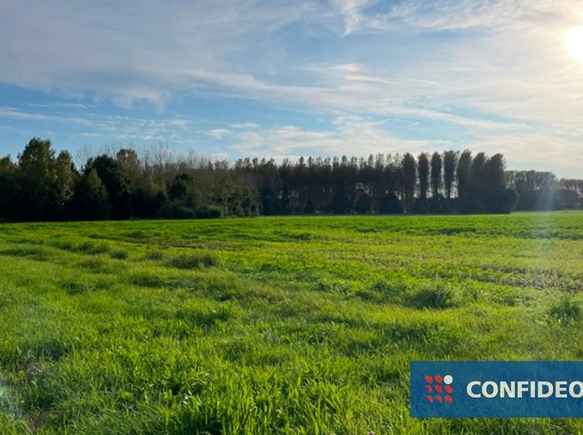 Achtergelegen perceel, voorzien van de volgende eigenschappen:<br />
` gesitueerd in landschappelijk waardevolle agrarische gebieden<br />
` bereikbaa