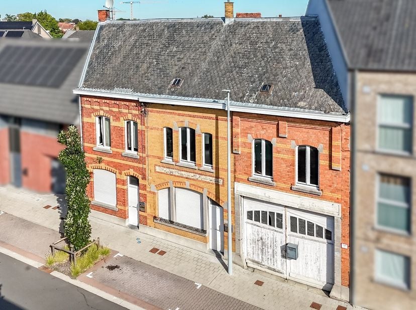 Ontdek deze uitzonderlijke ontwikkelingsopportuniteit in de Spanjestraat te Roeselare, op wandelafstand van het stadscentrum, winkels, scholen en open