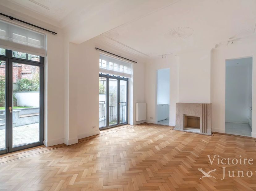 Gepresenteerd door Yanis Morsa: 0487 71 46 10 / yanis.morsa@victoire.be<br />
Victoire Junot biedt u aan in een in 1930 gebouwd gebouw, volledig geren