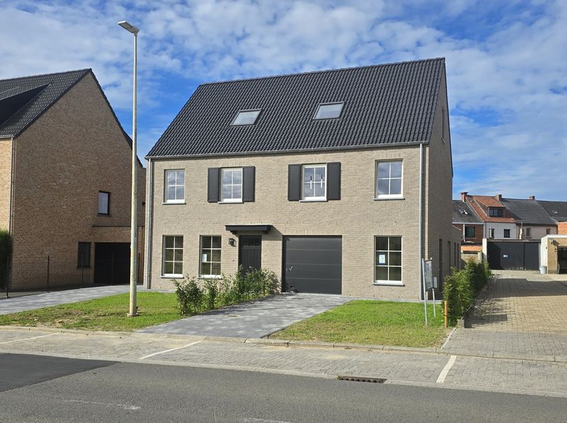 Project in Nijverheidsstraat 1a,
                    2280 Grobbendonk
