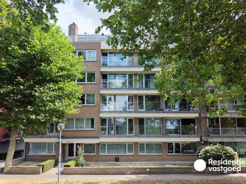 Op een bijzonder aangename locatie in de geliefde Brugse wijk Kristus-Koning, vlak bij het Graaf Visartpark en op korte afstand van het Waggelwaterbos